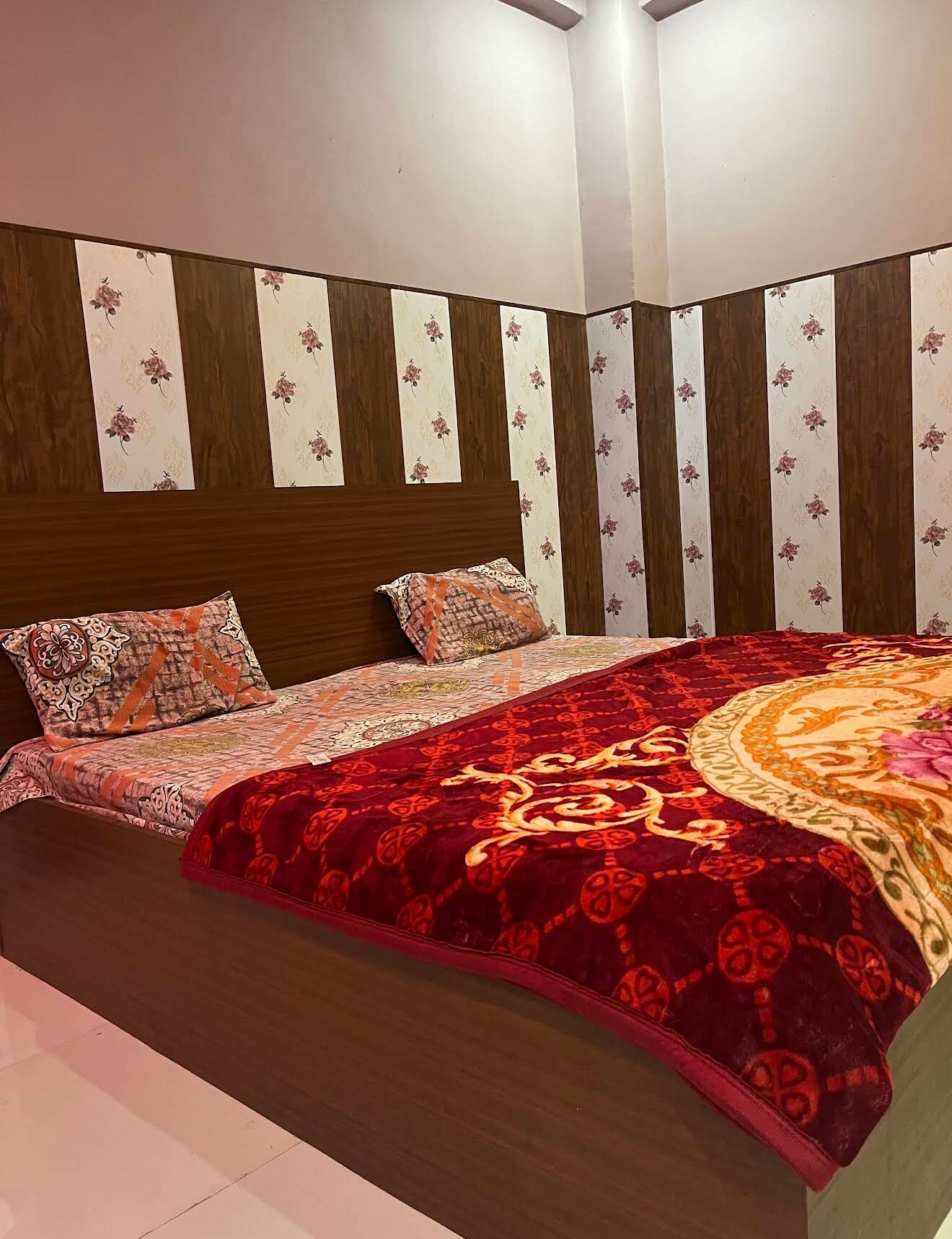 SAKSHAM GUESTS HOUSE - Tap to explore photos