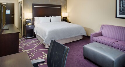 Hampton Inn & Suites Lansing West MI Room Type - 1 KING HEARING ACC