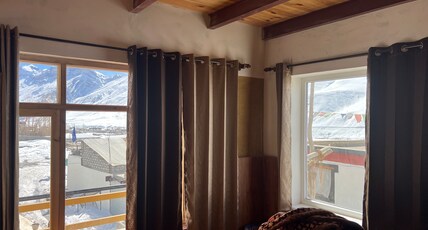 Juniper Home Kaza by Mountain Bee Room Type - Premium View Room