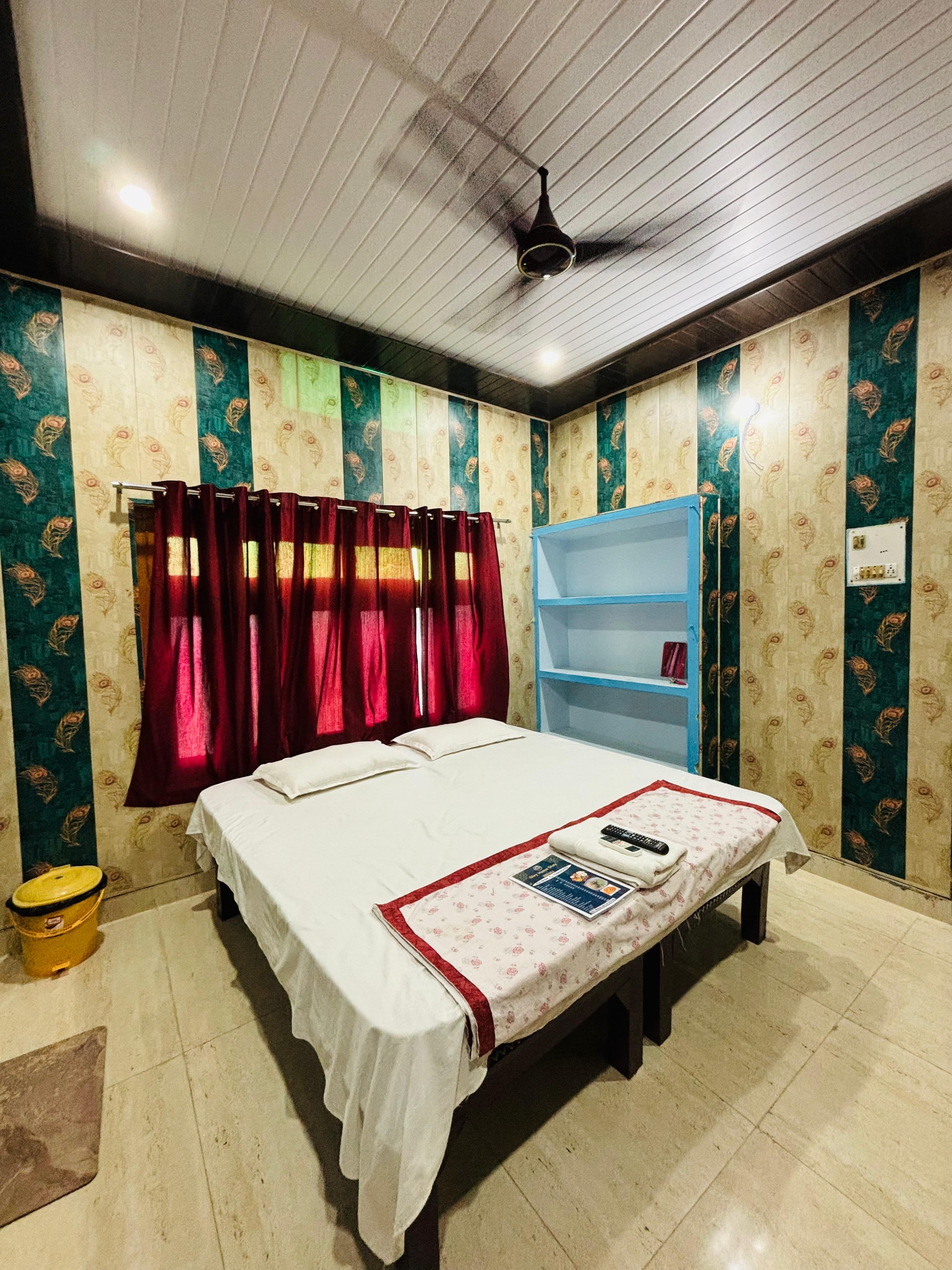 Divy Stays | 200m from Rampath - Tap to explore photos