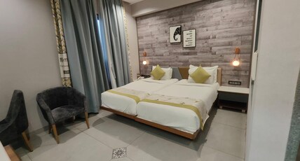 RG Exclusive Hotel Room Type - CORPORATE PRIVILEGE ROOM- (TWIN BED)