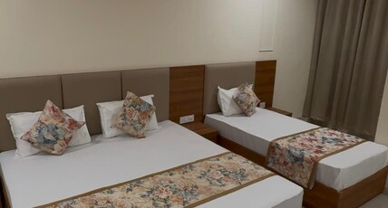 Tilak Hotel, Harda Room Type - SUITE (Double Bed + Single Bed)
