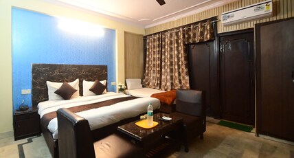 Hotel New Vijeet Palace Room Type - Family Triple Bed