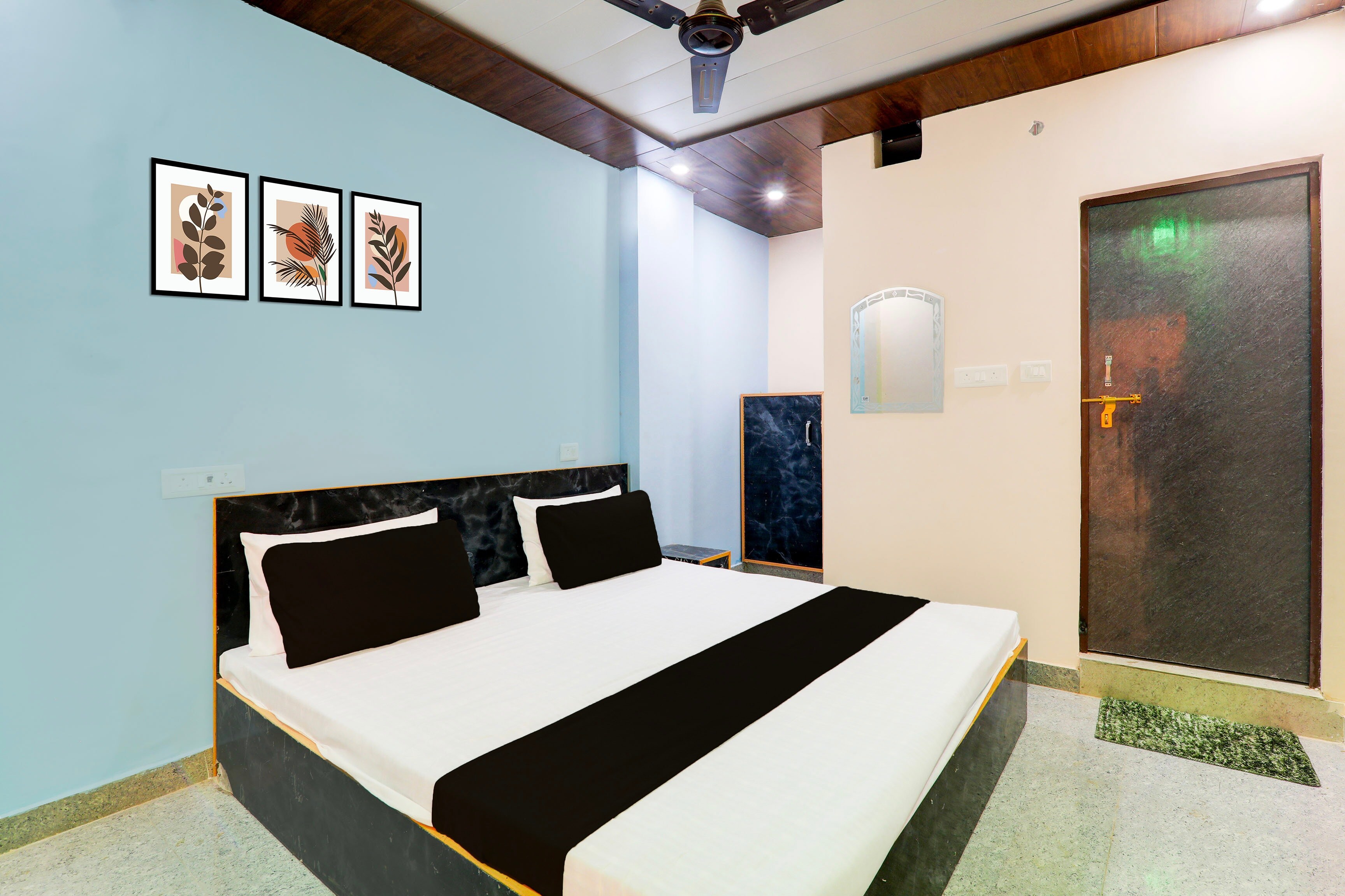 Super Hotel O Shivay Inn - Tap to explore photos