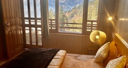 The Ivy Mansion Sethan Room Type - Oak - Mountain View with Balcony, Electric Blanket (3rd Floor)
