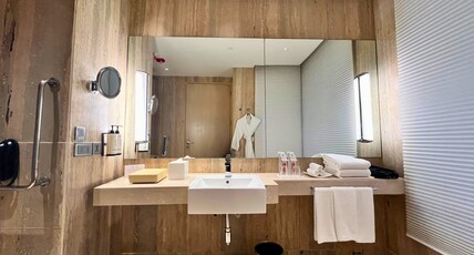 Crowne Plaza Greater Noida Room Type - Standard Queen Bed Accessible Room