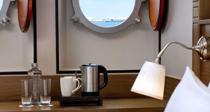 Queen Elizabeth 2 Room Type - Classic Room with 1 King Size Bed