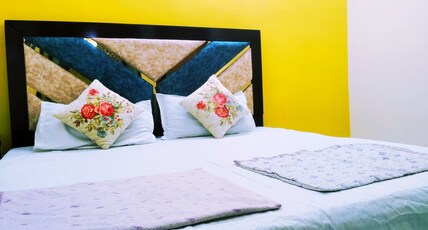 Om Sadan Paying Guest House Ayodhya Dhaam Room Type - 105 Triple Bed Room