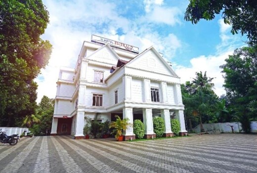 HOTEL EMERALD REGENCY