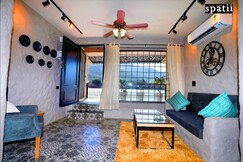 Spatii by the ganges