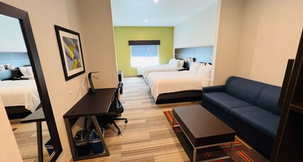 Holiday Inn Express & Suites SALINAS Room Type - 2 Queen Suite