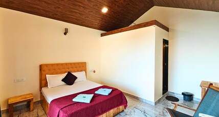 VIKAS BOAT CLUB Room Type - Non AC Luxury Room with Lakeview
