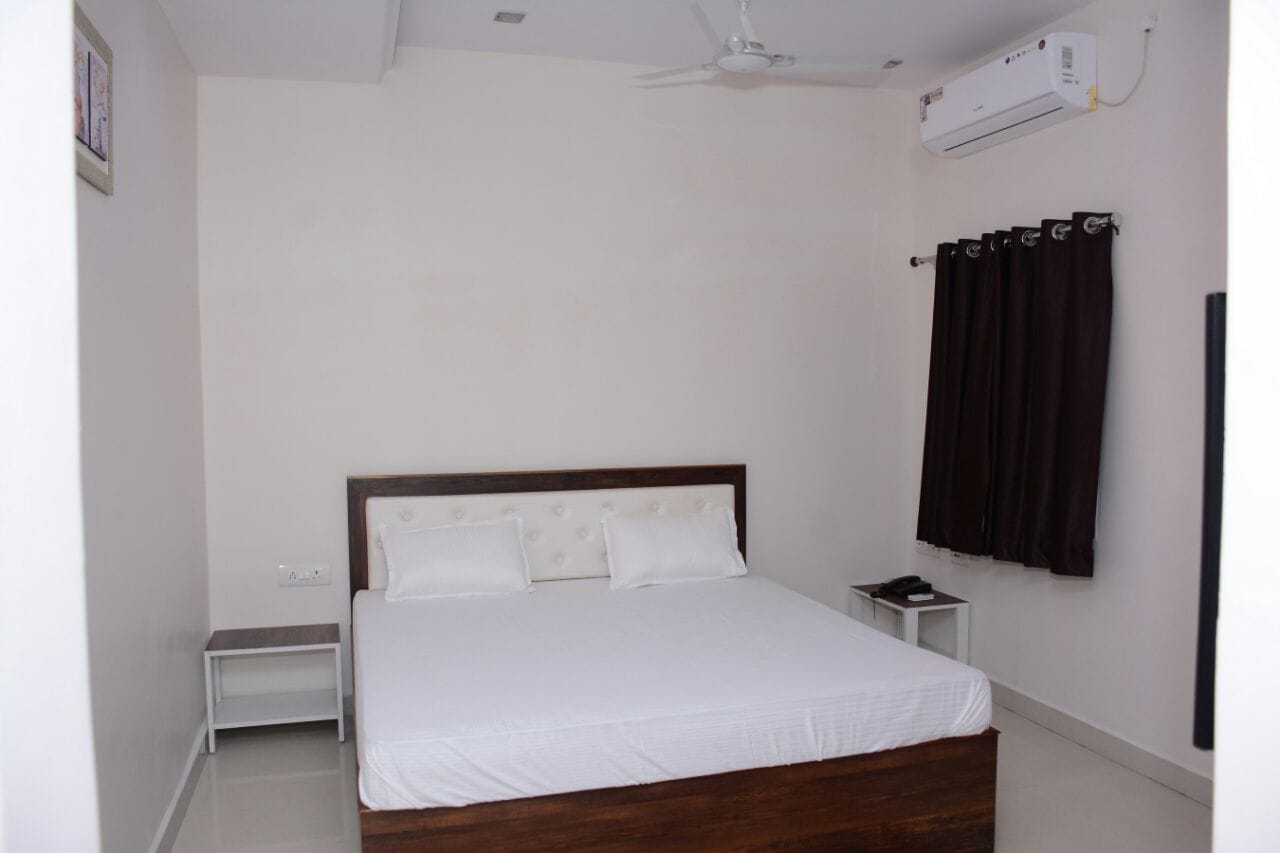 Hotel Chandela Inn - Tap to explore photos