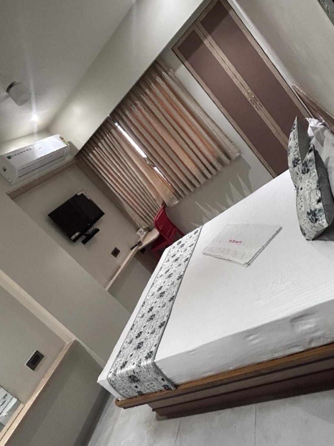 Hotel Dhanashri - Tap to explore photos