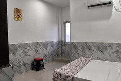 R R Hotel