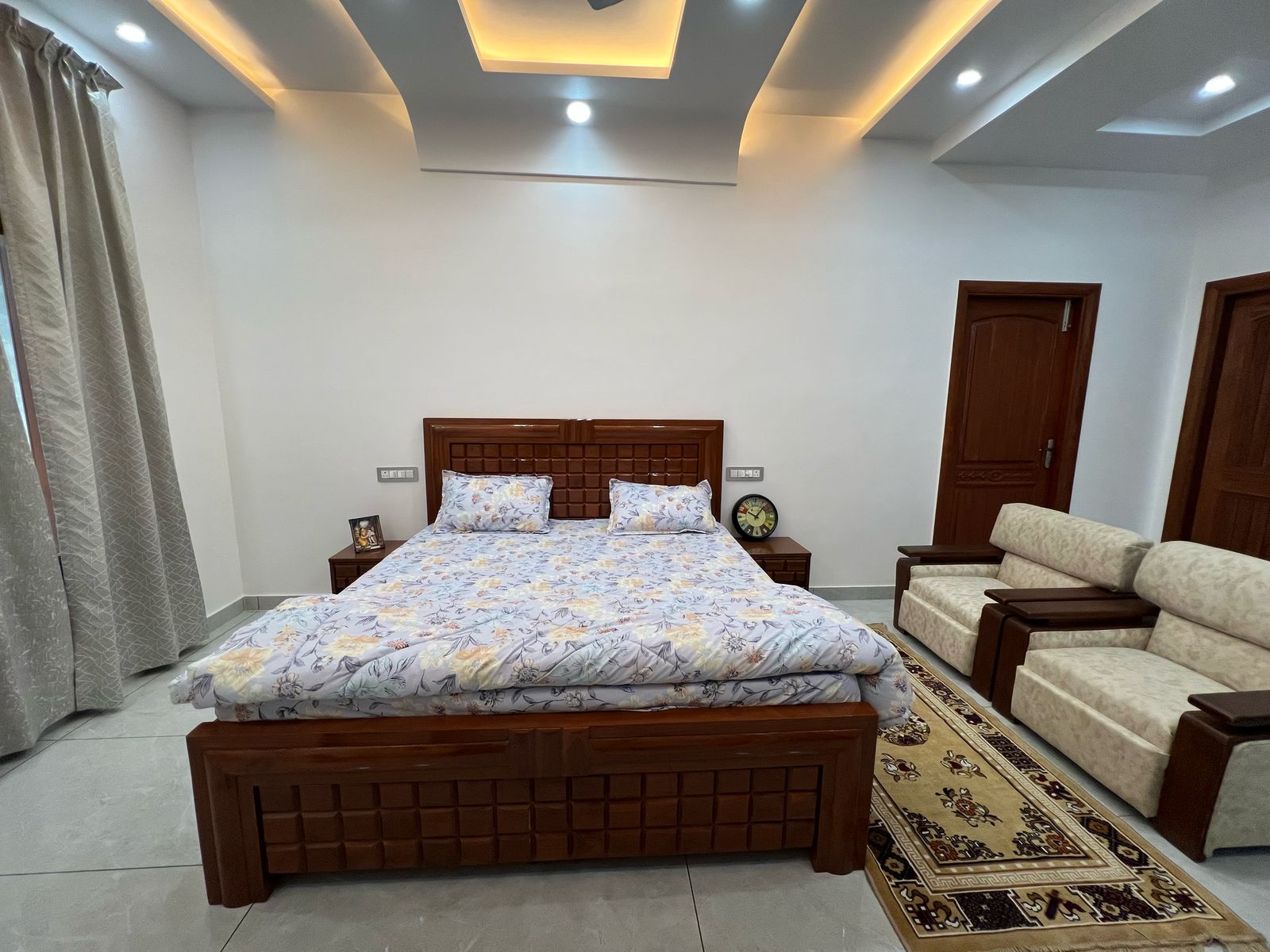 Umang Cottage Studio Apartment Snow View - Tap to explore photos