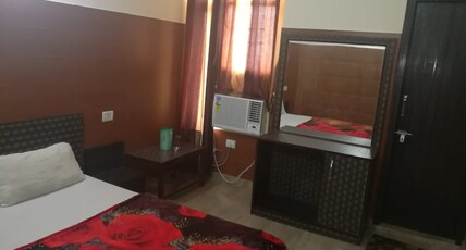 Hotel Daya's Paradise Room Type - DELUXE DOUBLE BED AC ROOM
