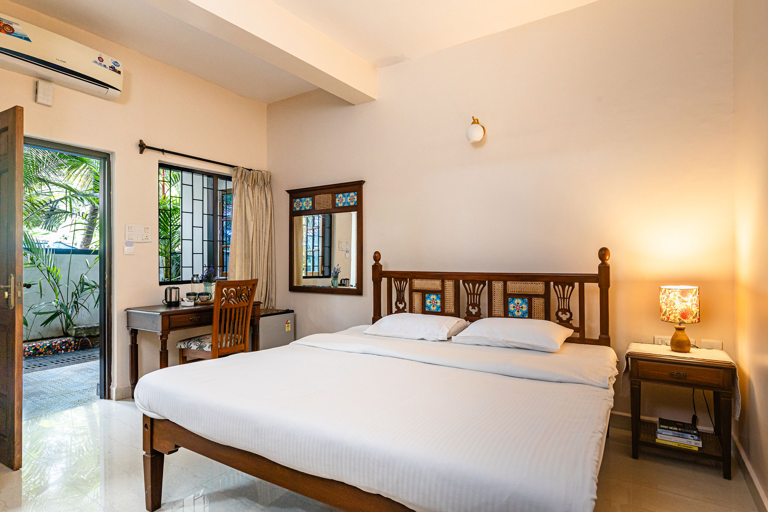 Mistral Holidays Apartment | Rooms & Caretaker - Tap to explore photos