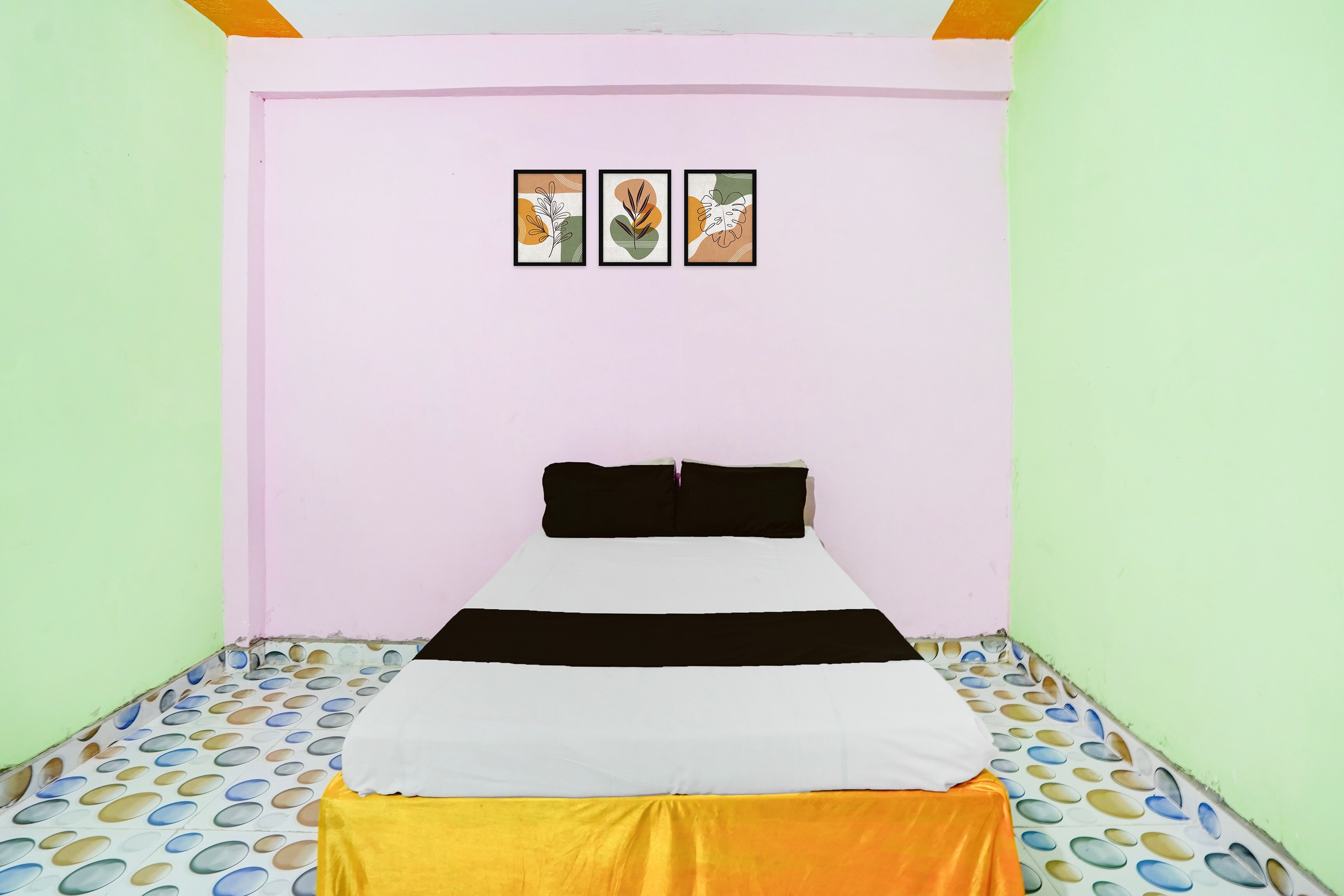 SPOT ON Parihar Hotel - Tap to explore photos