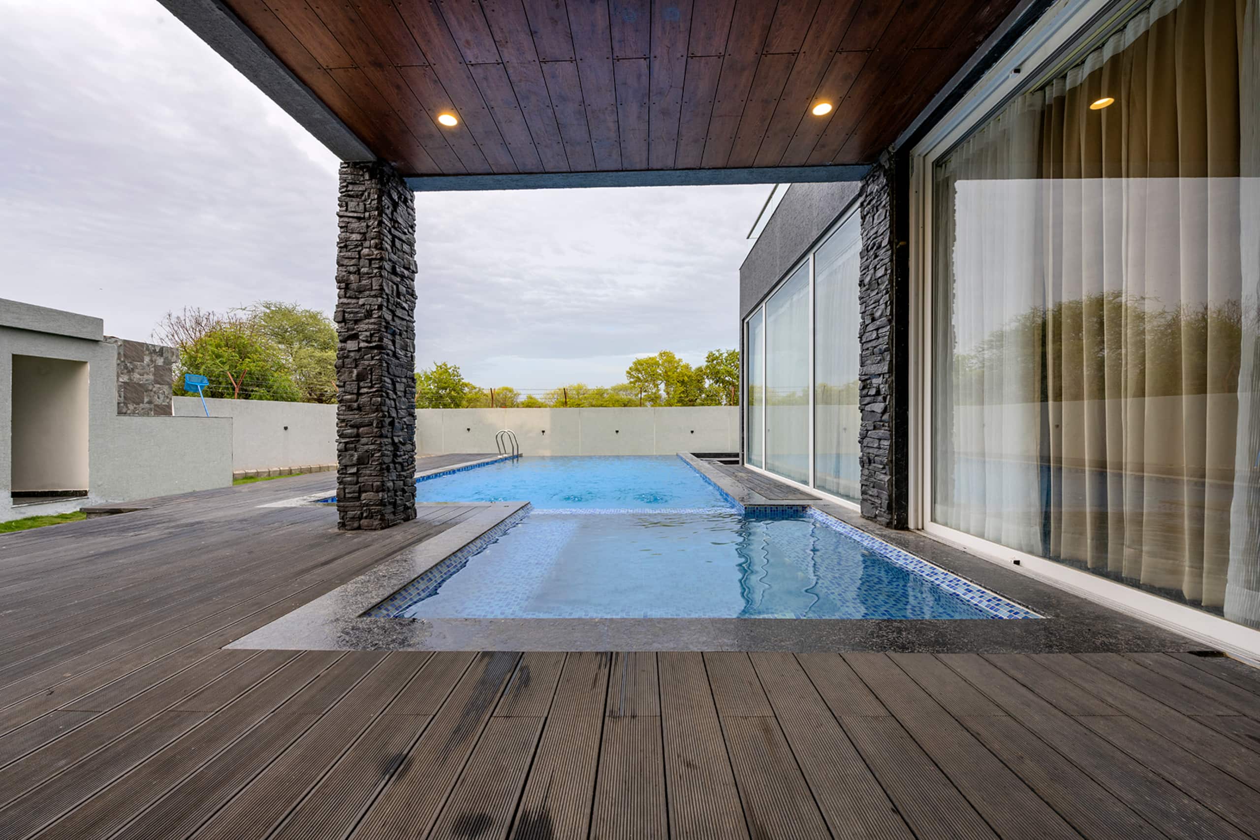 Luxury Yohaan Farm w Pool Lawn BBQ - Tap to explore photos