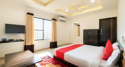 SAVITA LODGING AND SAVITA BANQUET HALL Room Type - Suite Room (Family Room)