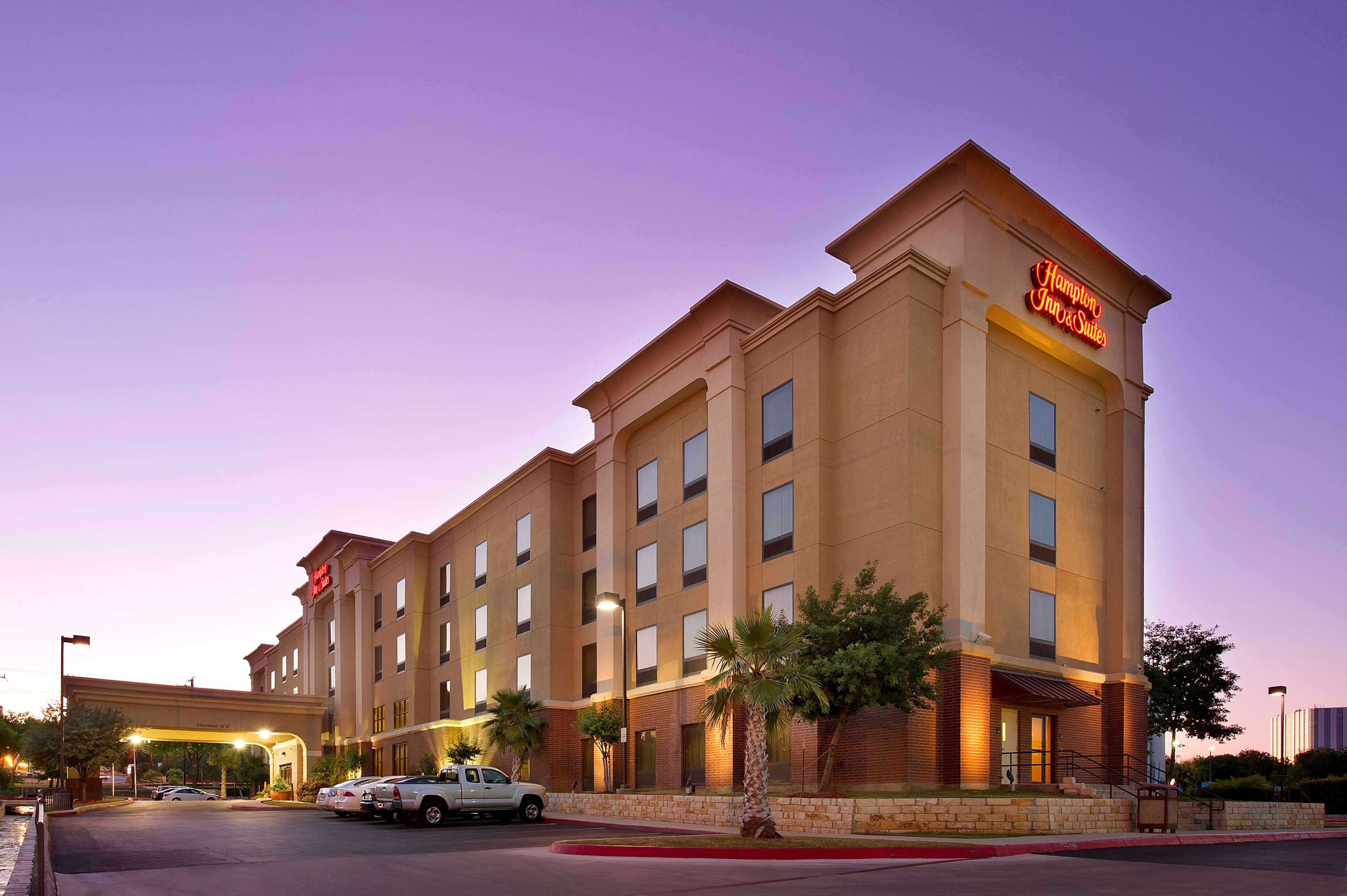 Hampton Inn & Suites San Antonio Airport - Tap to explore photos