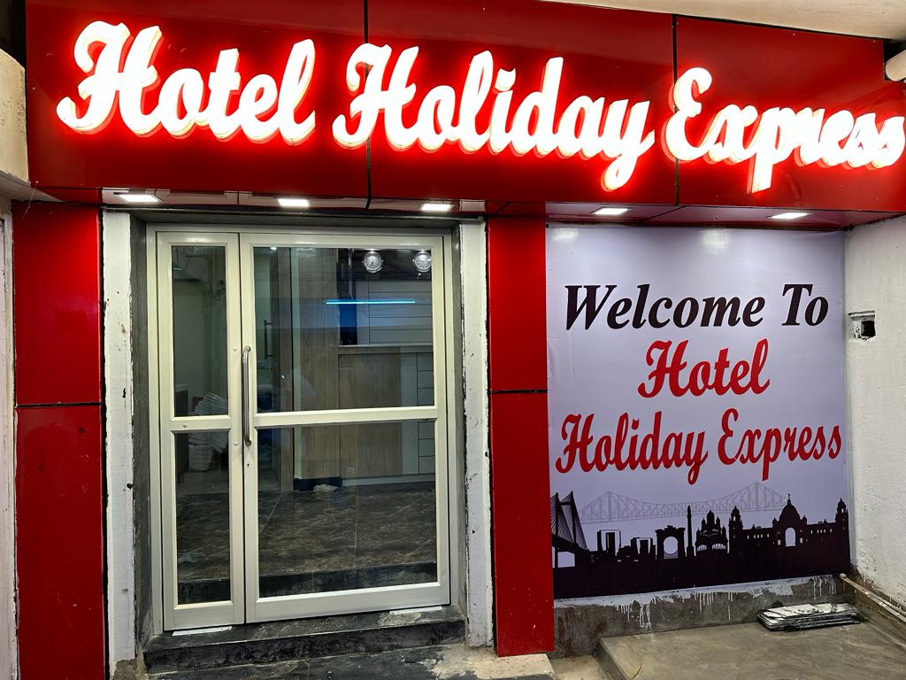 Hotel Holiday Express - Tap to explore photos