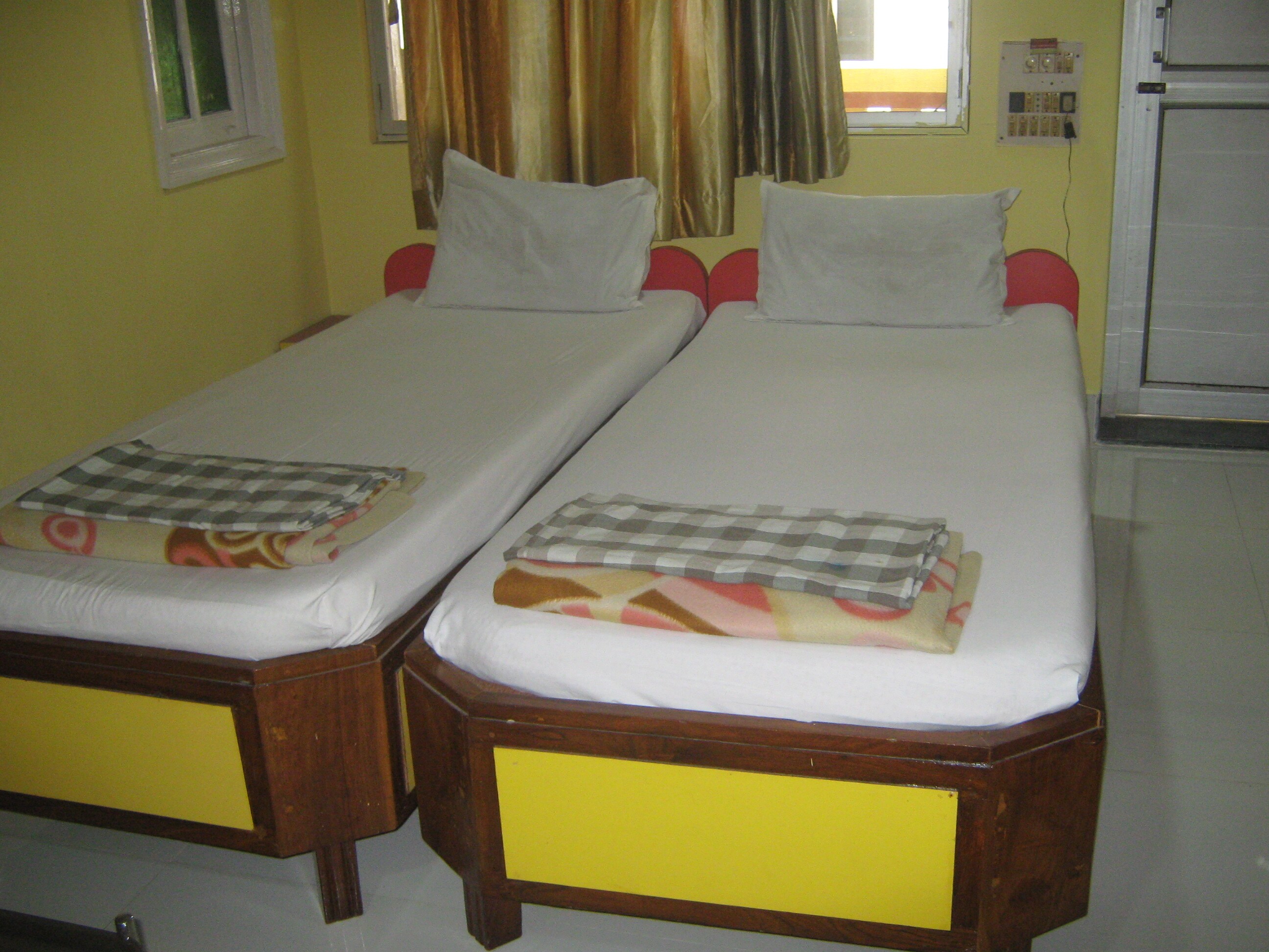 Hotel Classic - Tap to explore photos