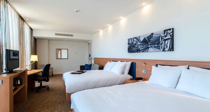 Hampton by Hilton Amsterdam / Arena Boulevard Room Type - QUEEN SUITE  SOFA BED NS