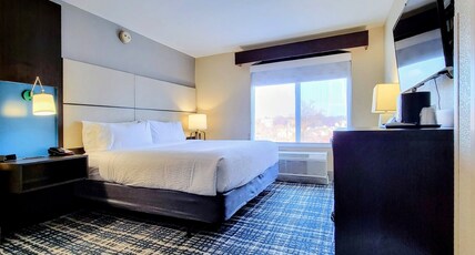 Holiday Inn BELCAMP - ABERDEEN AREA Room Type - 1 King Stndrd Comm Accessible Tran Shwr