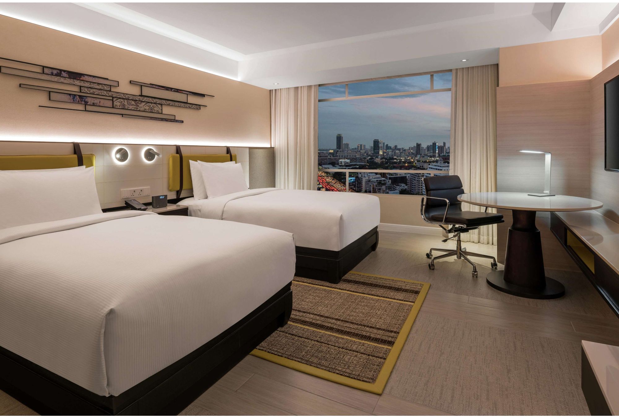 DoubleTree by Hilton Bangkok Ploenchit - Tap to explore photos