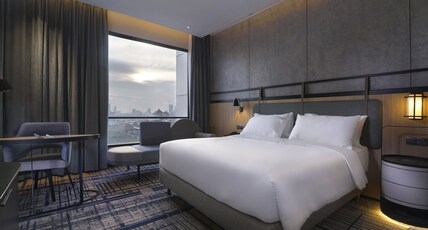 Mercure Surabaya Manyar Room Type - Deluxe Room with Quensize bed, City side