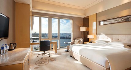 Hilton Dalian Room Type - KING EXECUTIVE ROOM CITYVW