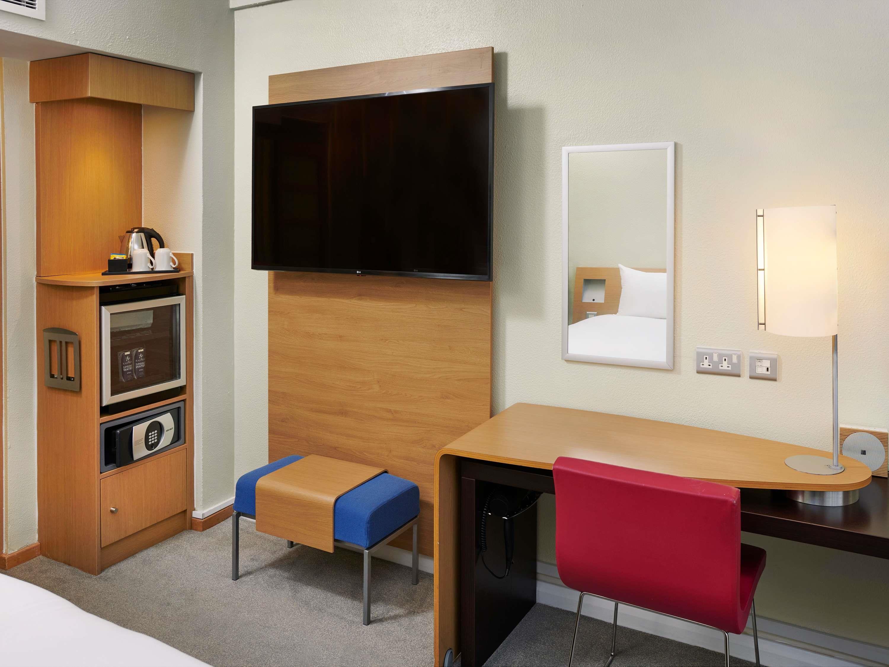 Novotel London West - Tap to explore photos