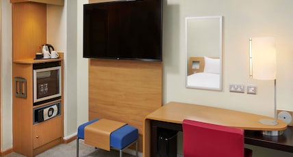 Novotel London West Room Type - Executive Room with Queen Bed Novotel London West Room Type - Executive Room with Queen Bed