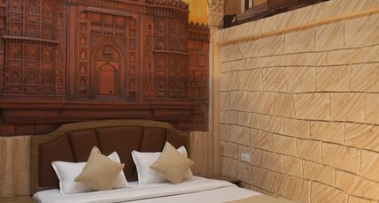 Batra Guest House Varanasi Room Type - Luxury Ac Room in Varanasi Indraprastha ( Room No-103) Batra Guest House Varanasi Room Type - Luxury Ac Room in Varanasi Indraprastha ( Room No-103)
