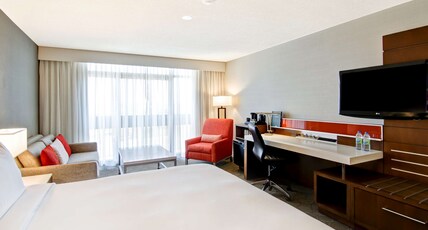 Hilton Mississauga/Meadowvale Room Type - PREMIUM ROOM ONE KING BED