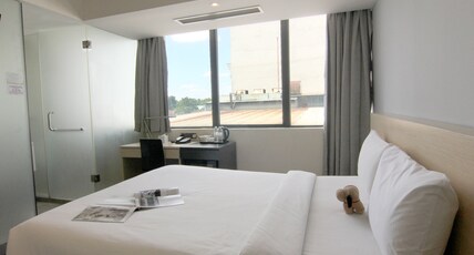 Pacific Express Hotel Central Market Room Type - Superior Room (Queen Bed)