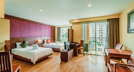 Elite Suites Patong  Room Type - Deluxe Suite Twin - City View