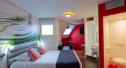 ibis Styles Saint-Brieuc Gare Centre Room Type - Standard suite with 1 double bed and two single beds ibis Styles Saint-Brieuc Gare Centre Room Type - Standard suite with 1 double bed and two single beds