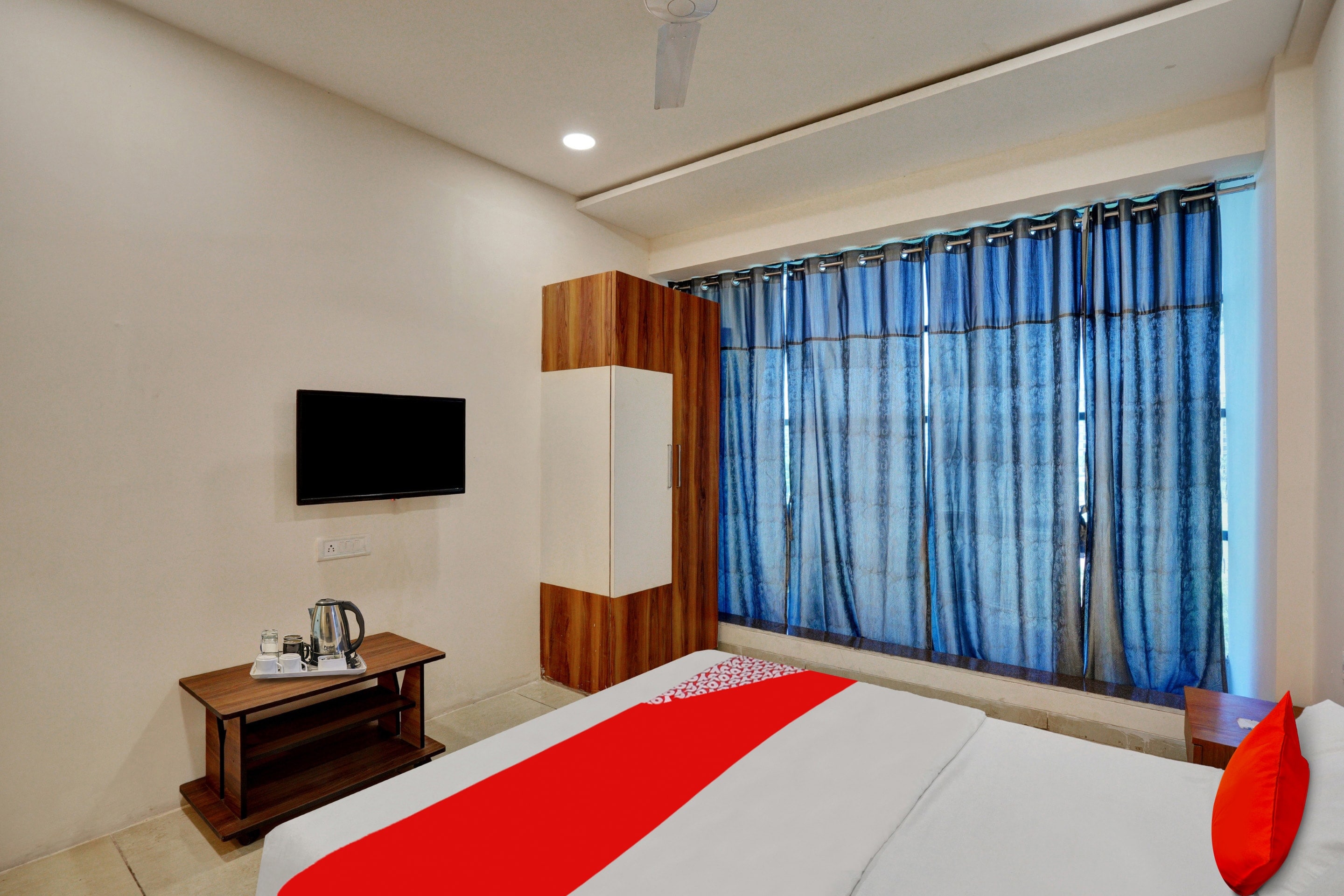 OYO 810796 Hotel Satya - Tap to explore photos