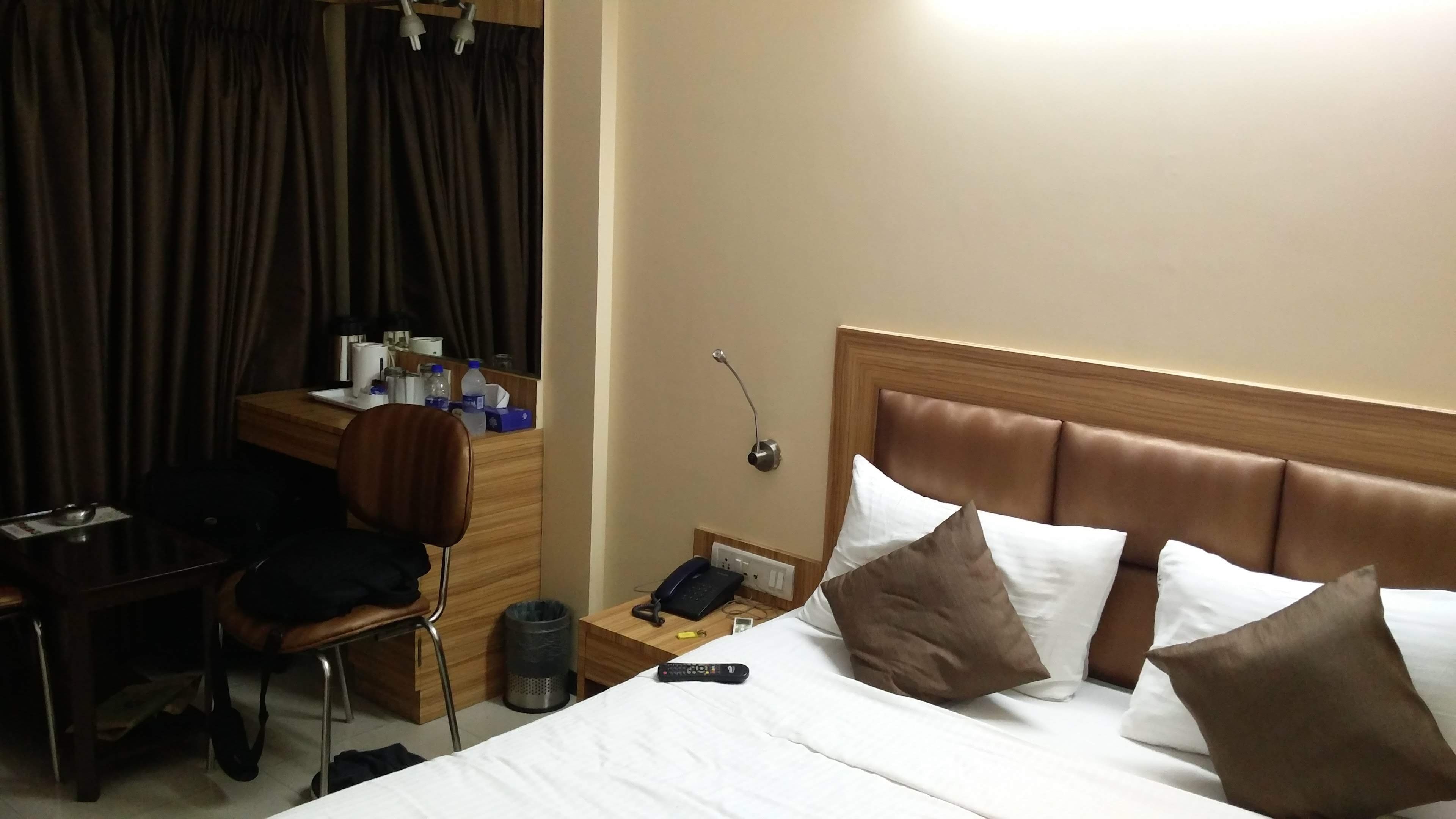 Yogi Broadway - Tap to explore photos