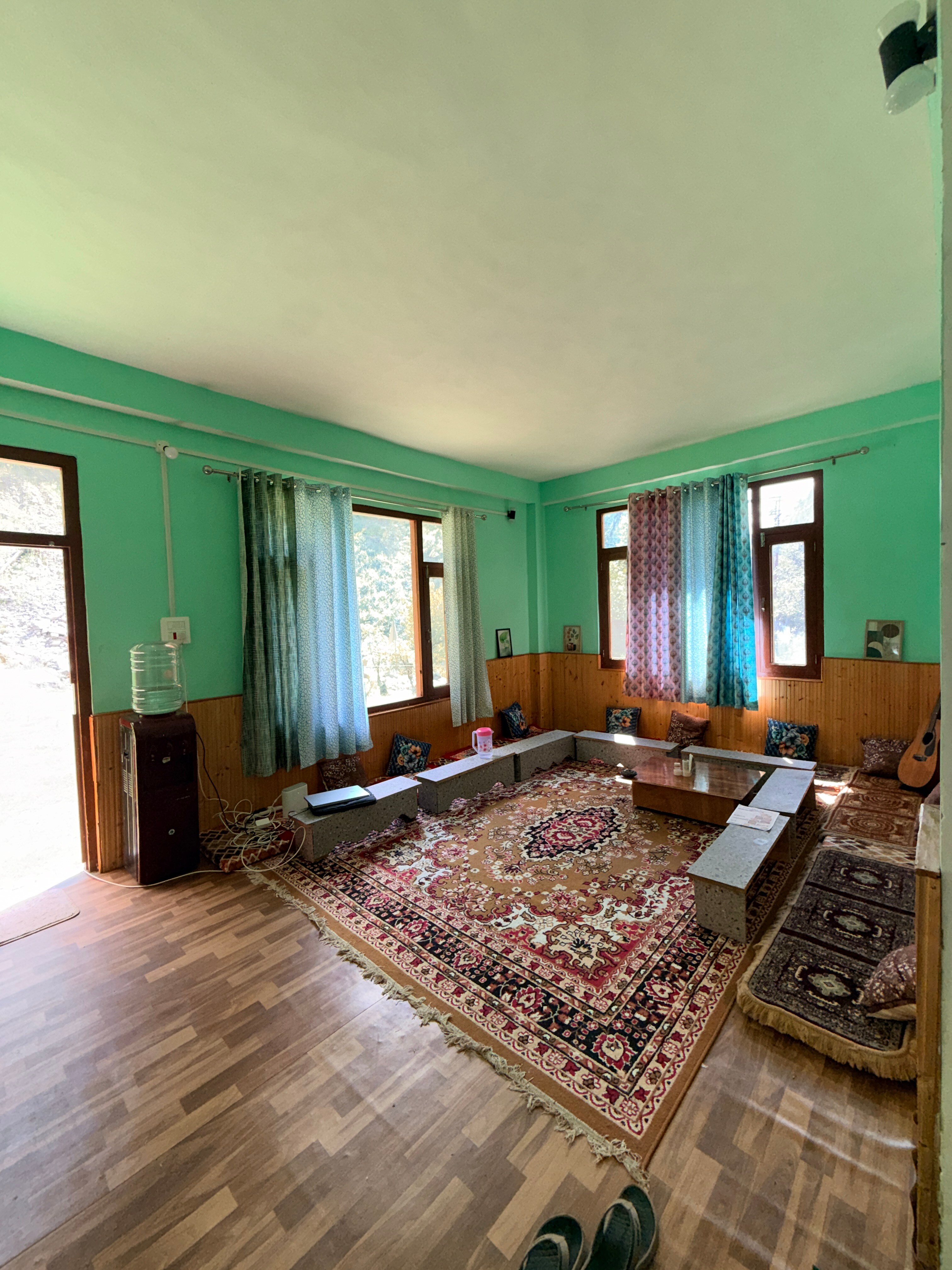 River Edge Home Stay, Sainj - Tap to explore photos