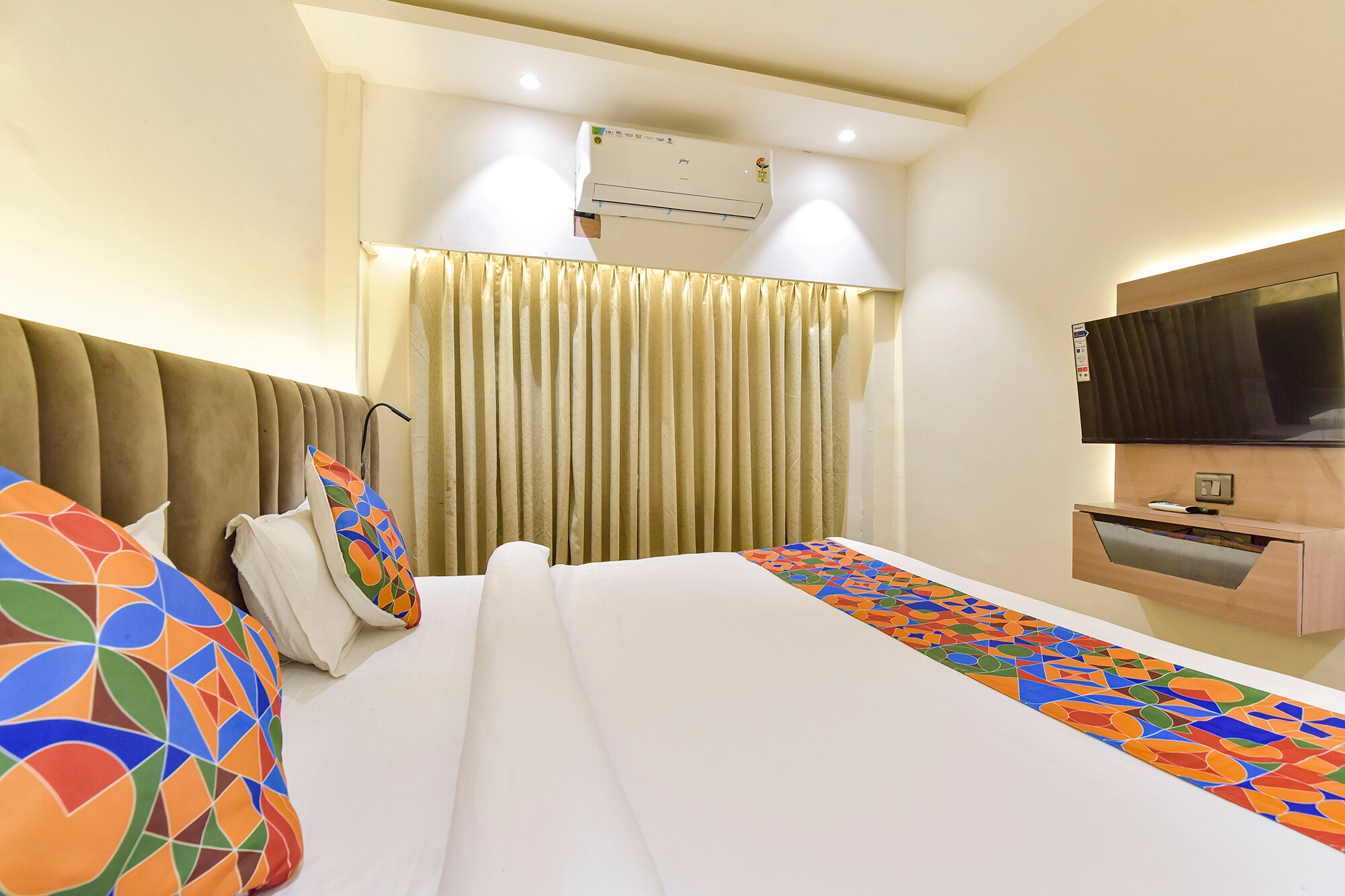 Via Kesar - Tap to explore photos