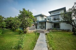 SaffronStays Six Degrees