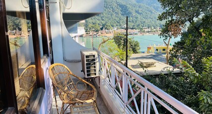 Hotel The Great Ganga Room Type - Deluxe room partial ganga view with Balcony