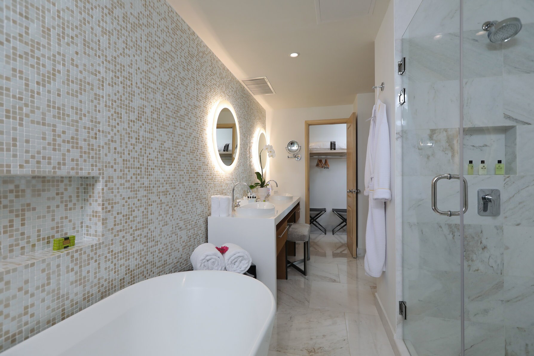 InterContinental Hotels TEGUCIGALPA AT MULTIPLAZA MALL - Tap to explore photos