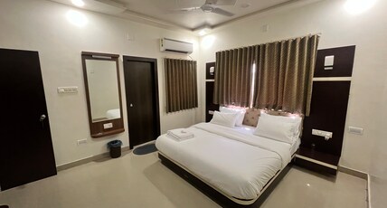 Hotel Rudra Plaza Room Type - Deluxe Ac Room