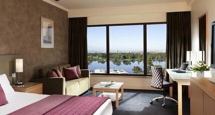 Mercure Melbourne Albert Park Room Type - Privilege Room 1 King Bed Lake View