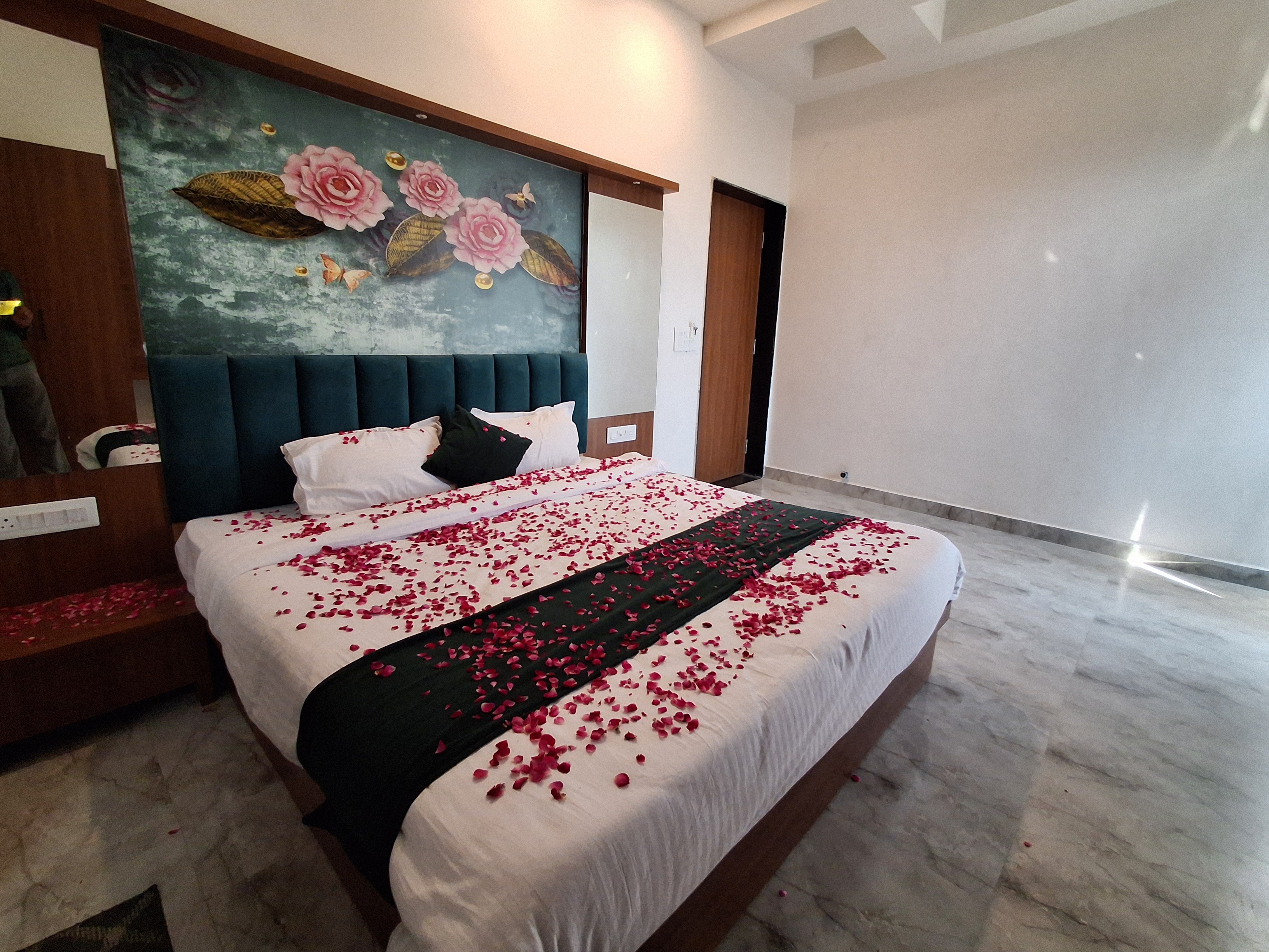 Hotel Aries Pushkar - Tap to explore photos